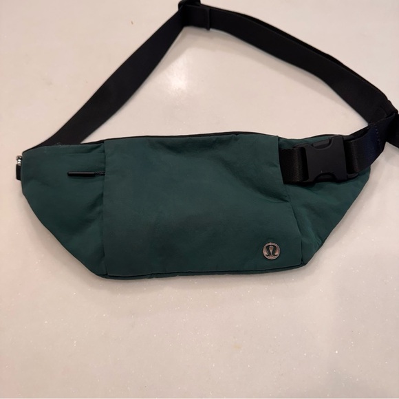 Lululemon City Essentials Multi-Pocket Belt Bag Everglade Green - Picture 3 of 14